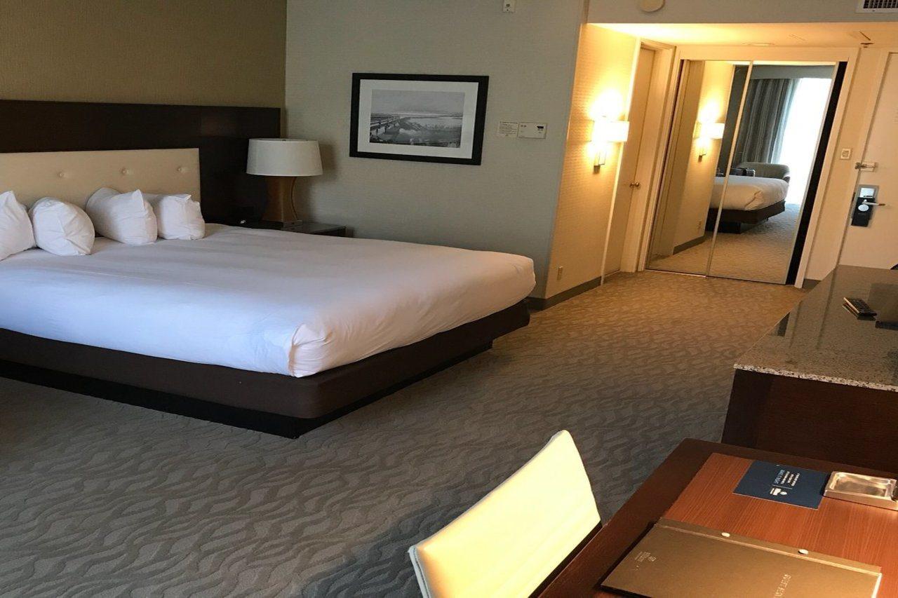 Hilton Oakland Airport Hotel Екстериор снимка