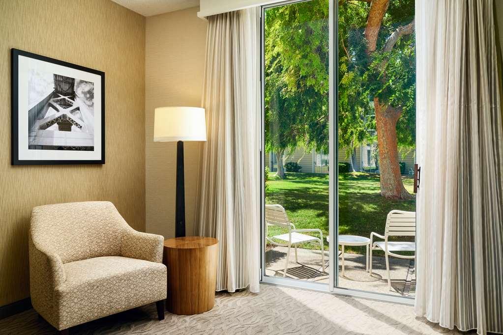 Hilton Oakland Airport Hotel Стая снимка