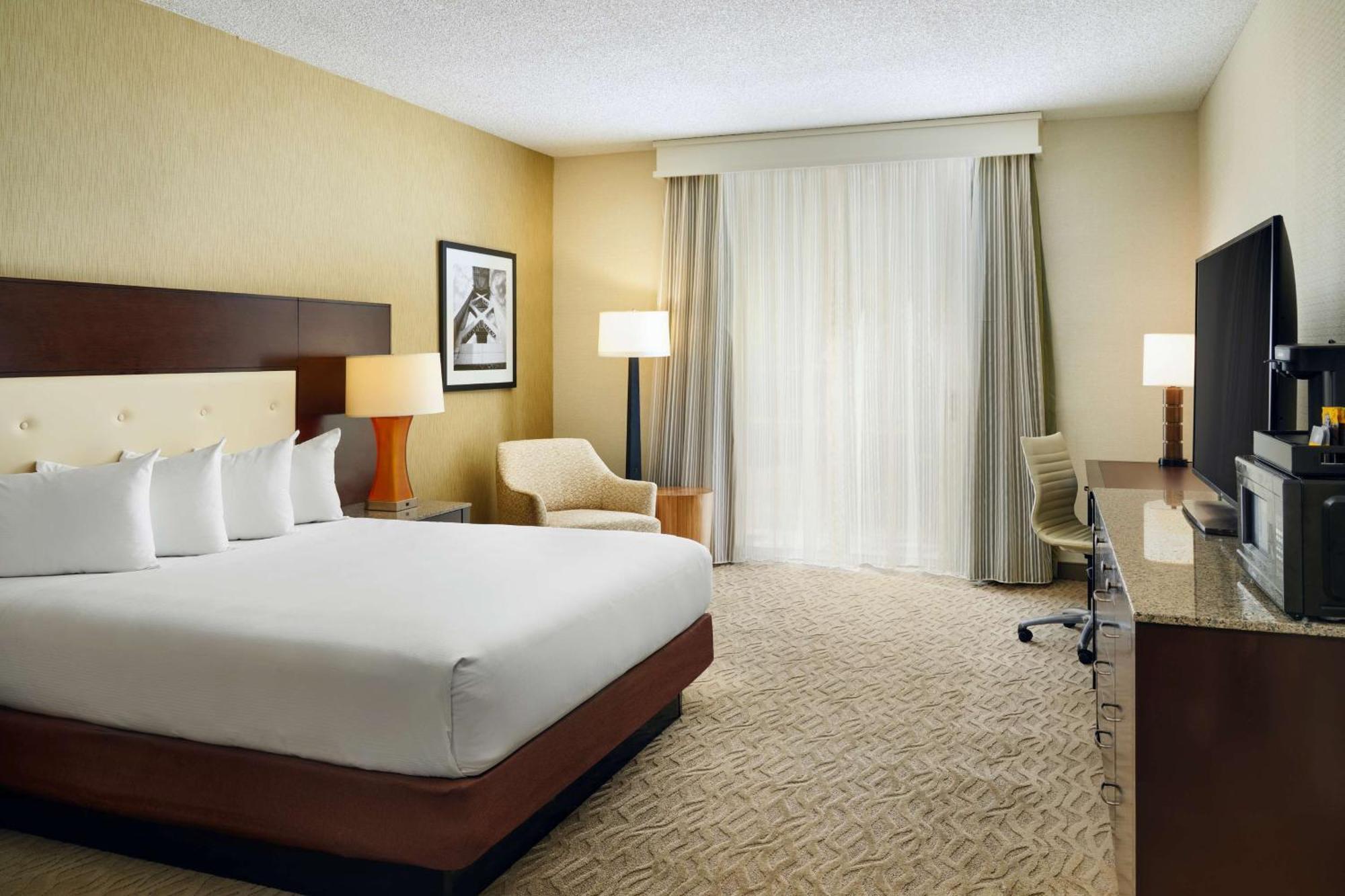 Hilton Oakland Airport Hotel Екстериор снимка